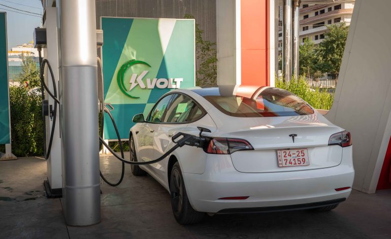 Rent a Hybrid or Electric Car in Dubai: Benefits & Tips
