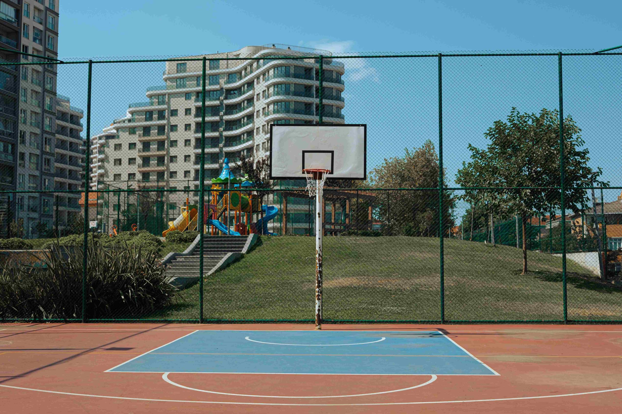 5 Common Mistakes To Avoid When Choosing A Sport Court Fence Supplier